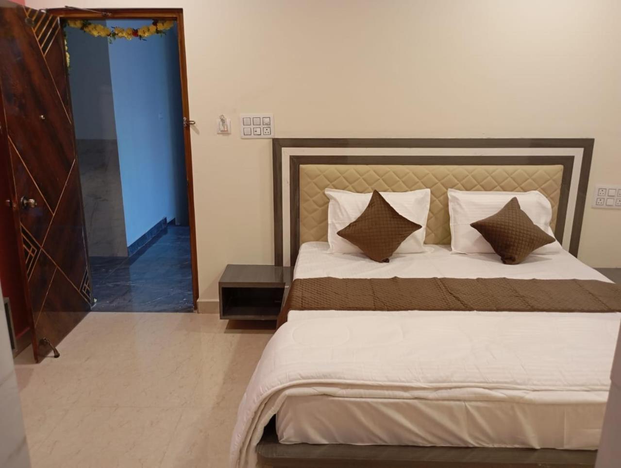 Aadya Inn New Luxury Hotel Tirupati Kültér fotó