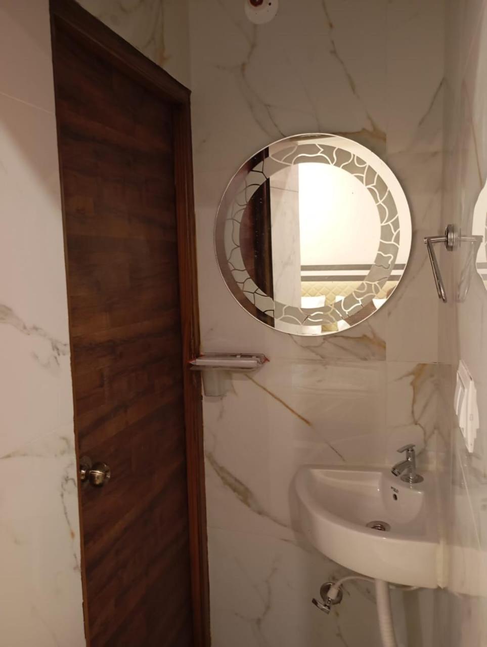 Aadya Inn New Luxury Hotel Tirupati Kültér fotó